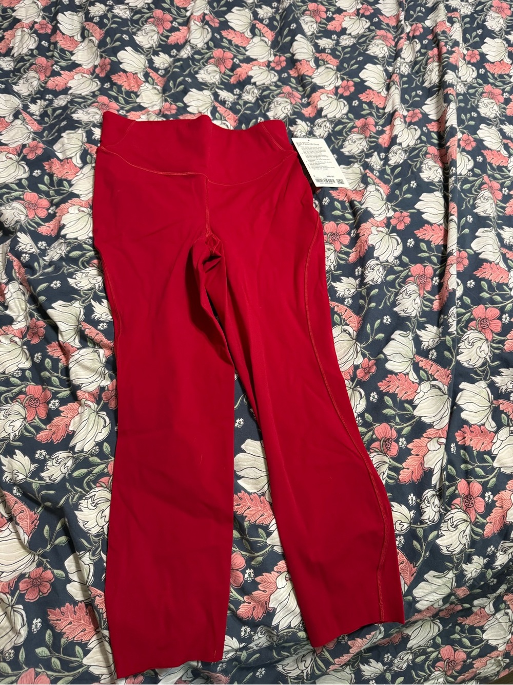 BNWT Lululemon base pace hr leggings size 8 berry red type color